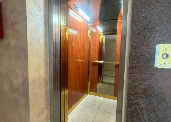 Hotell Bh-mi Holiday 3*